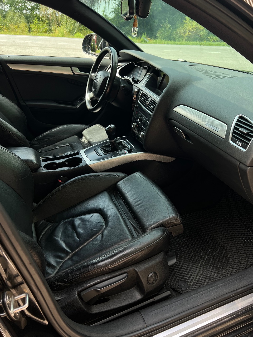 Audi A4 - фото 23