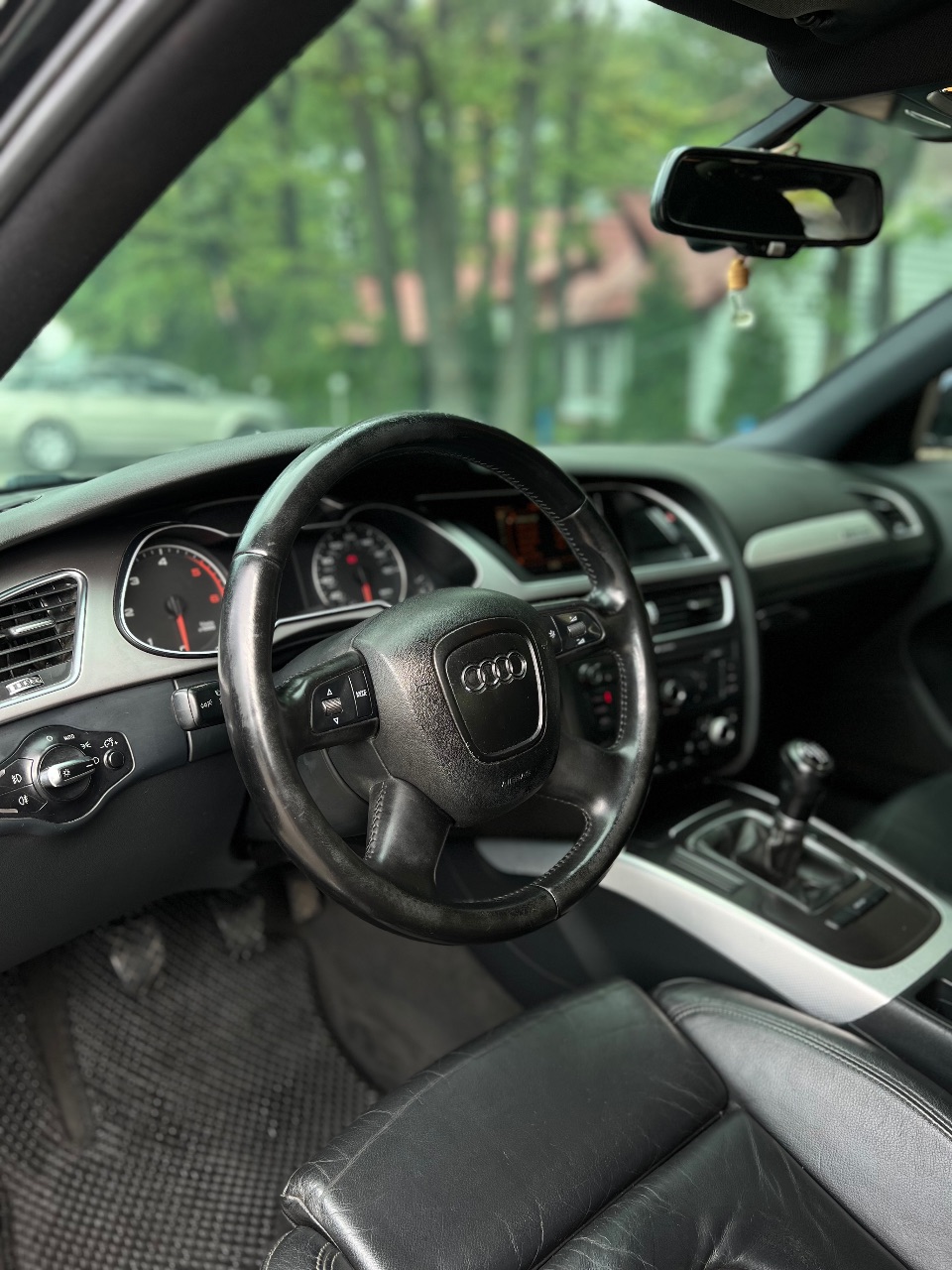 Audi A4 - фото 20