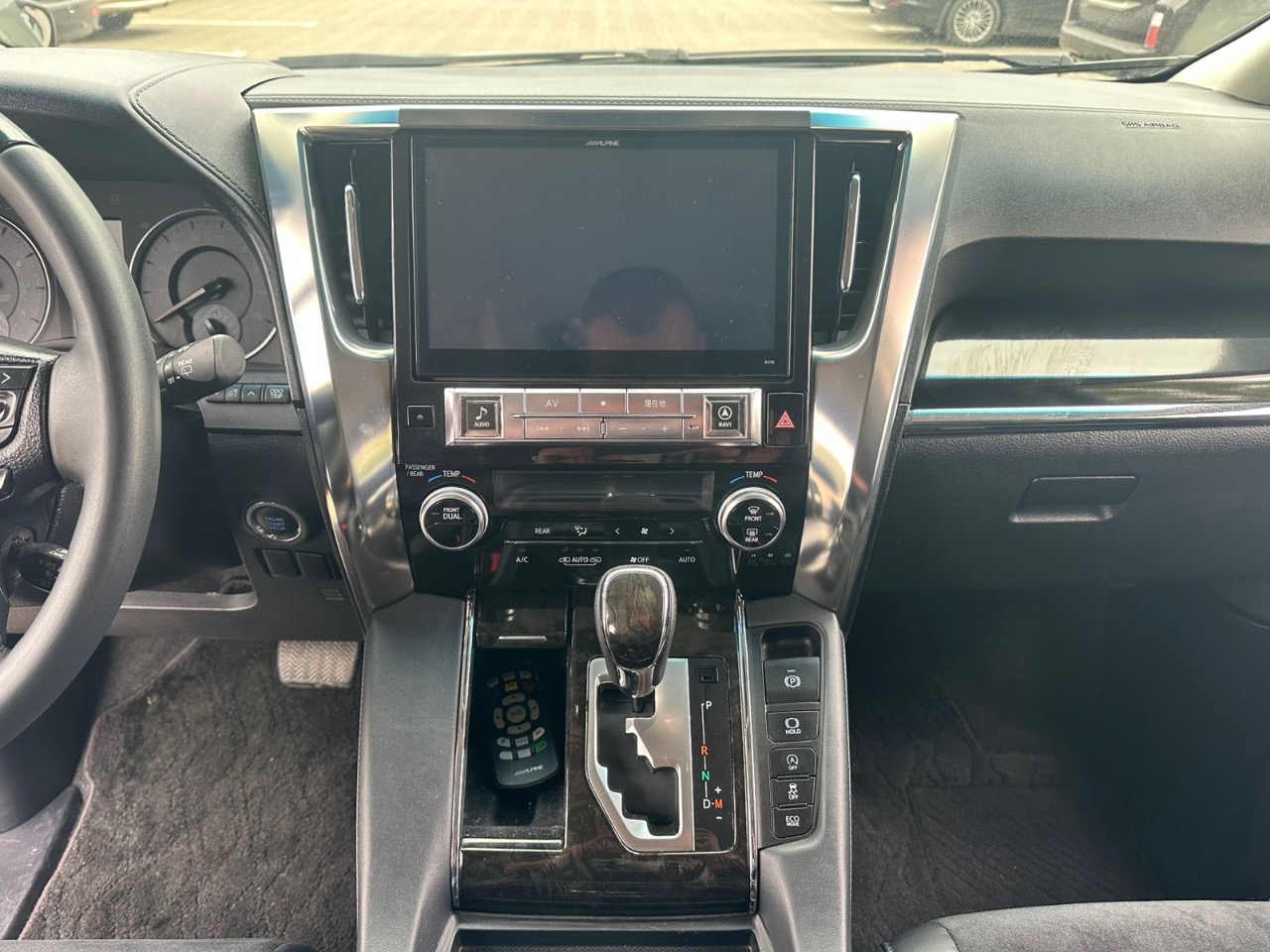 Toyota Vellfire - фото 12