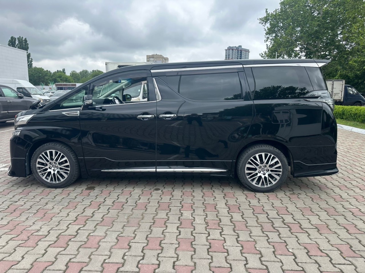 Toyota Vellfire - фото 8