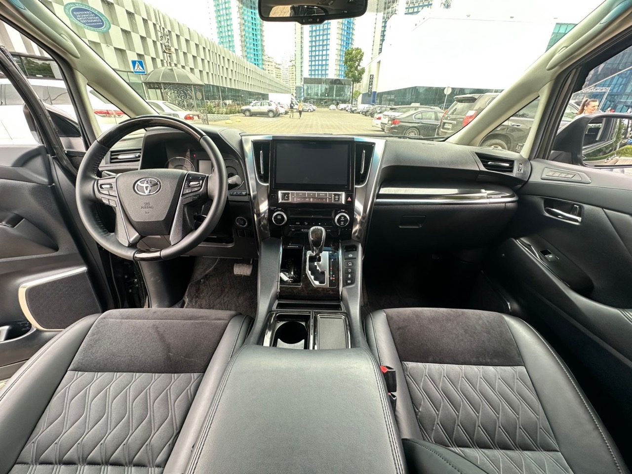 Toyota Vellfire - фото 3