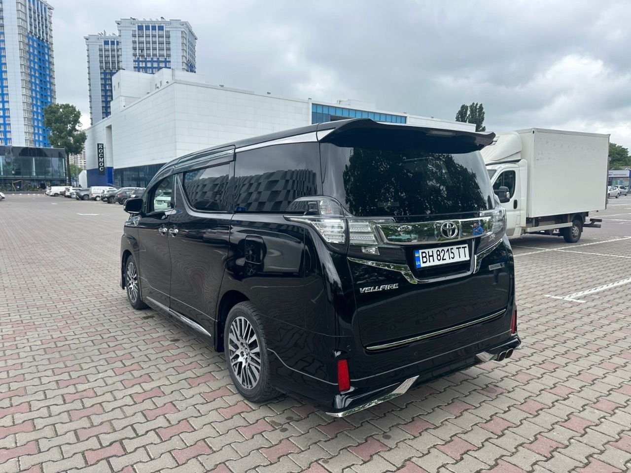 Toyota Vellfire - фото 2