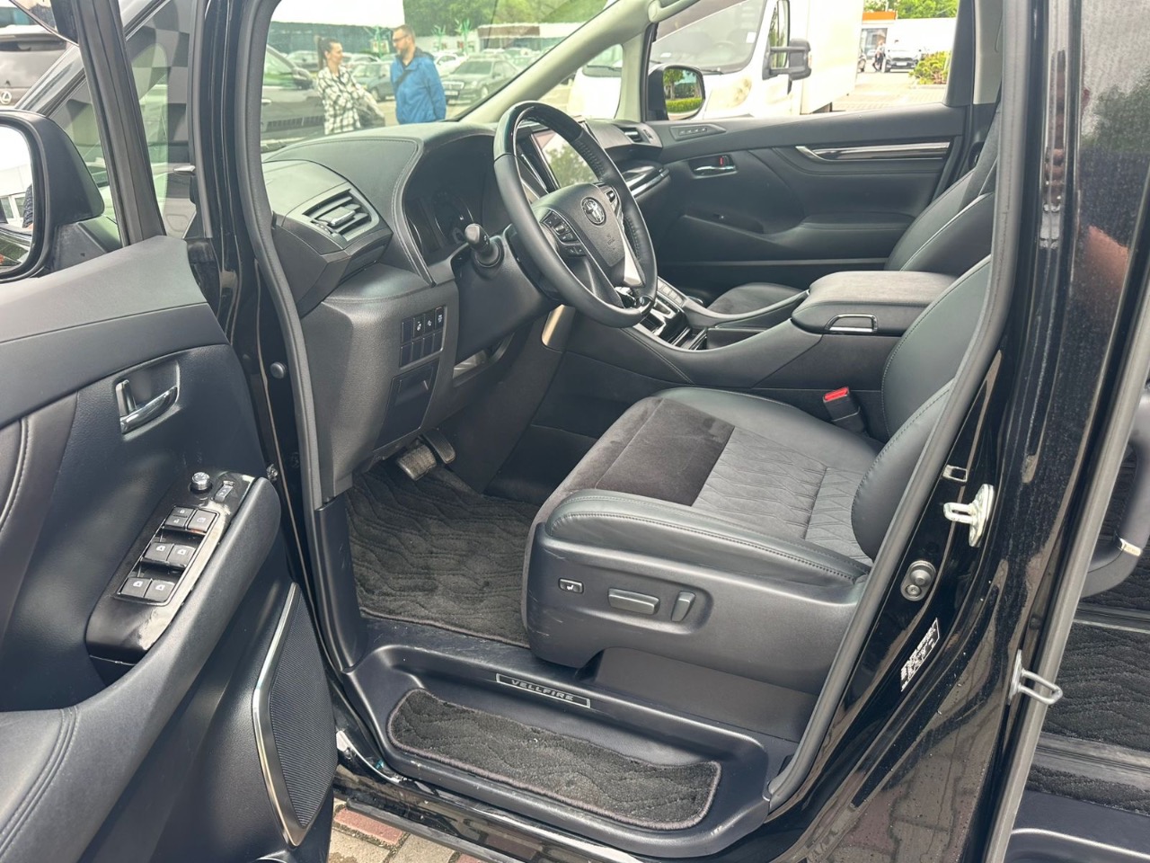 Toyota Vellfire - фото 16