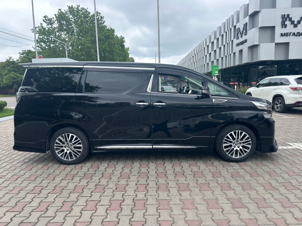 Toyota Vellfire - фото 13