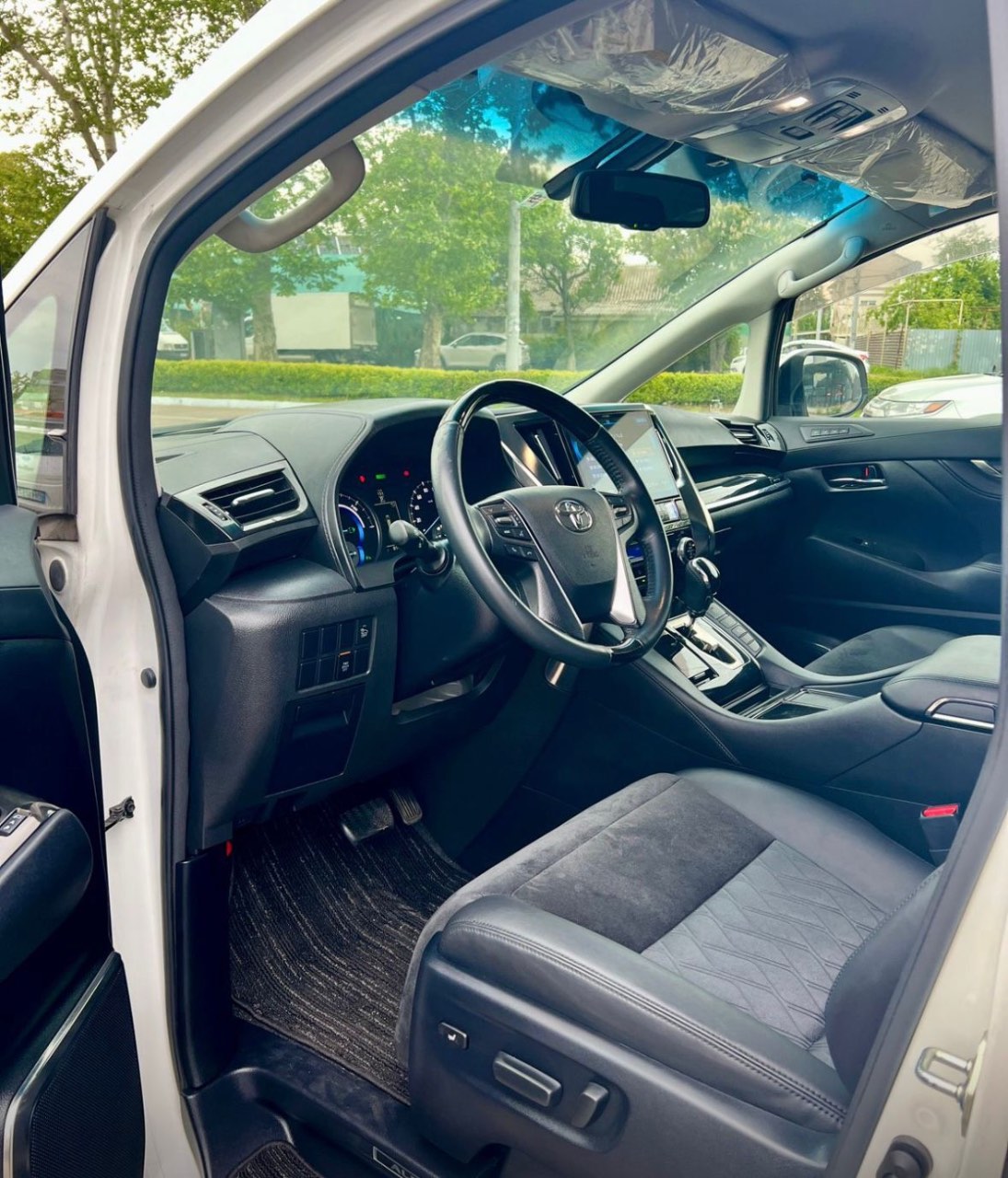 Toyota Vellfire - фото 11