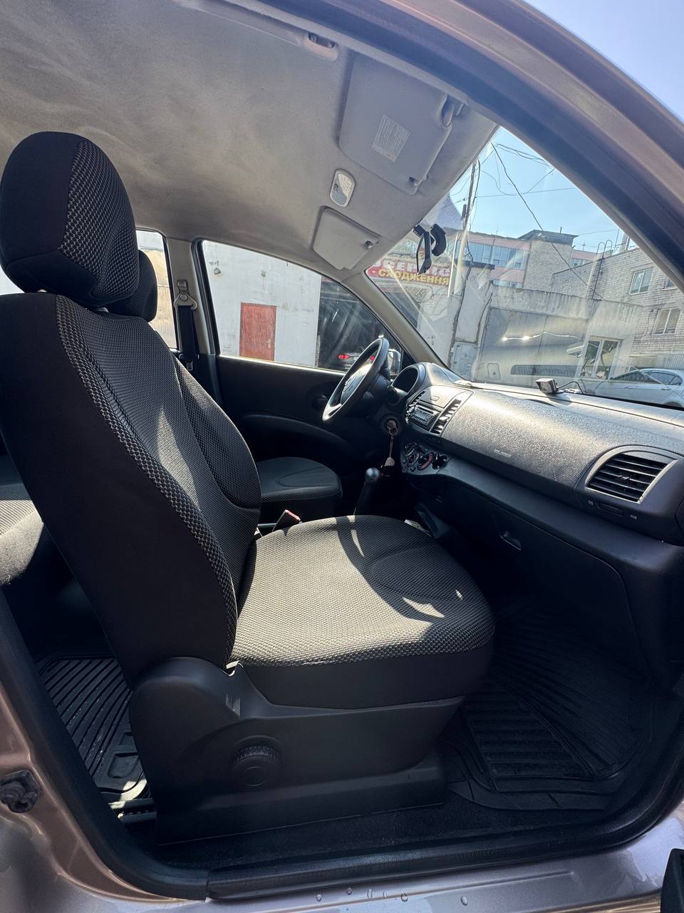 Nissan Micra - фото 3