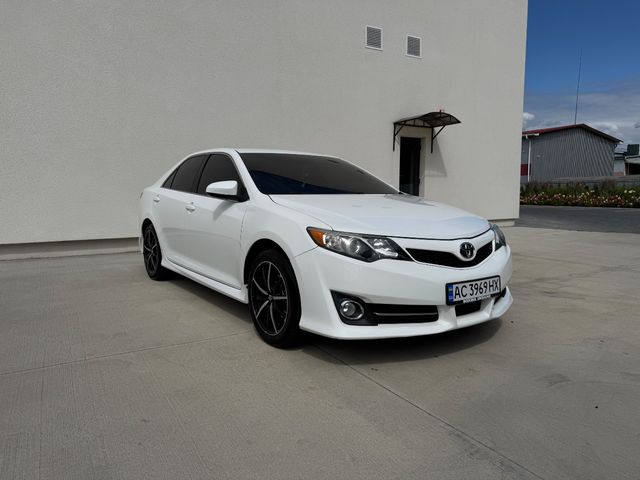 Toyota Camry - зображення 1