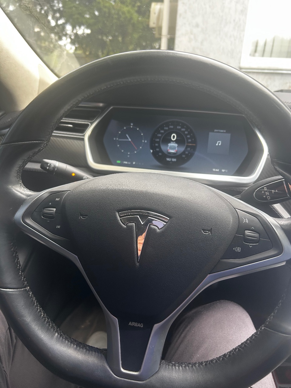 Tesla Model S - фото 12