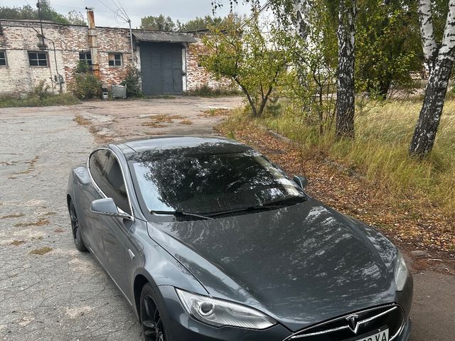 Tesla Model S - фото 4