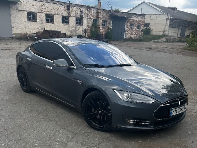 Tesla Model S - фото 3