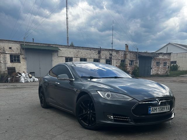 Tesla Model S - фото 2