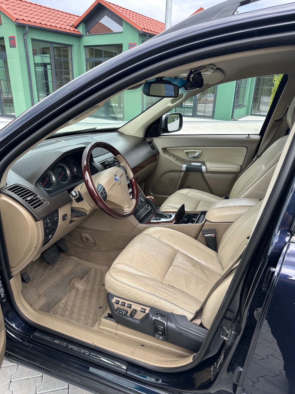 Volvo XC90 - фото 12