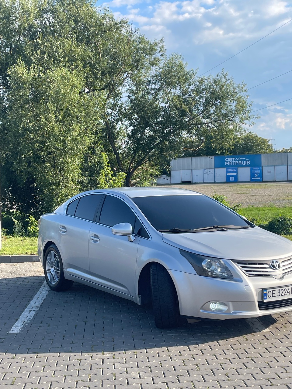 Toyota Avensis - фото 2