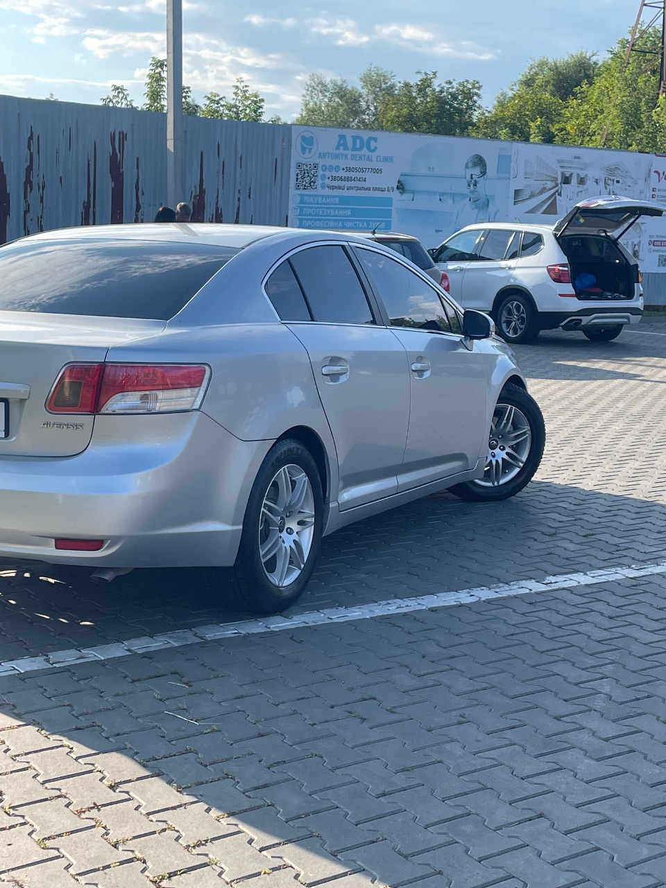 Toyota Avensis - фото 3