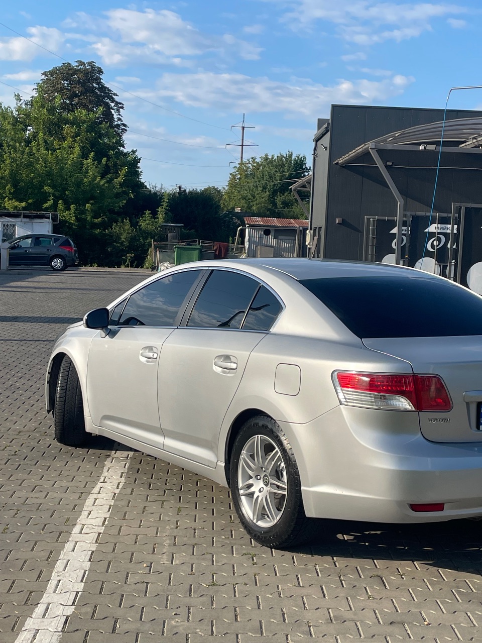 Toyota Avensis - фото 5