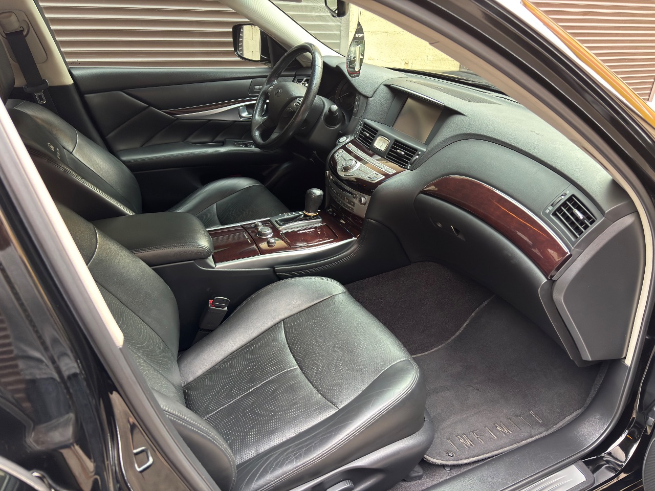 Infiniti M - фото 4