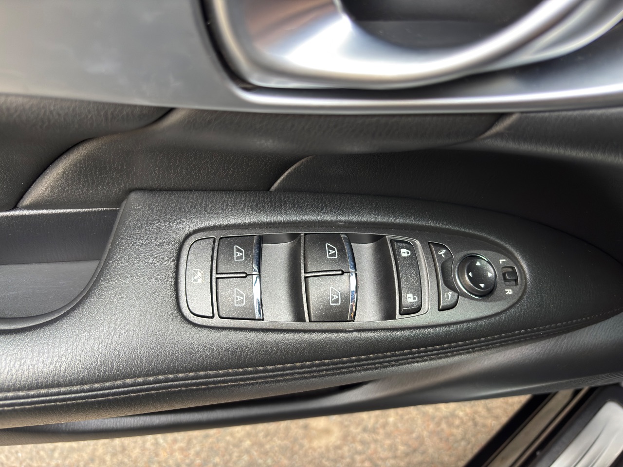 Infiniti M - фото 7