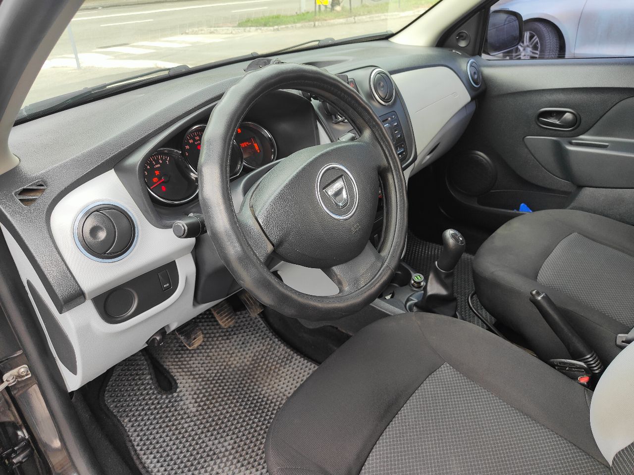 Dacia Sandero - фото 11