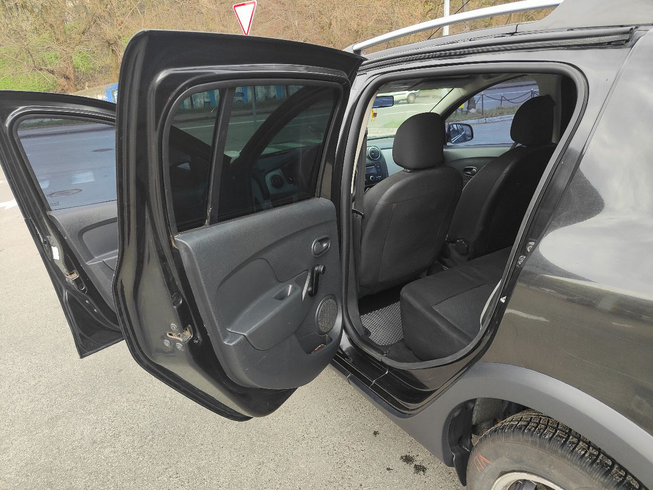 Dacia Sandero - фото 12