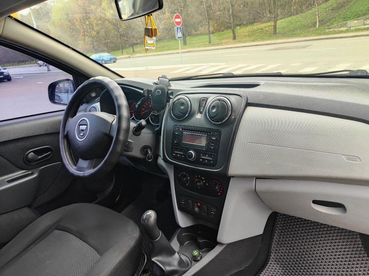 Dacia Sandero - фото 4