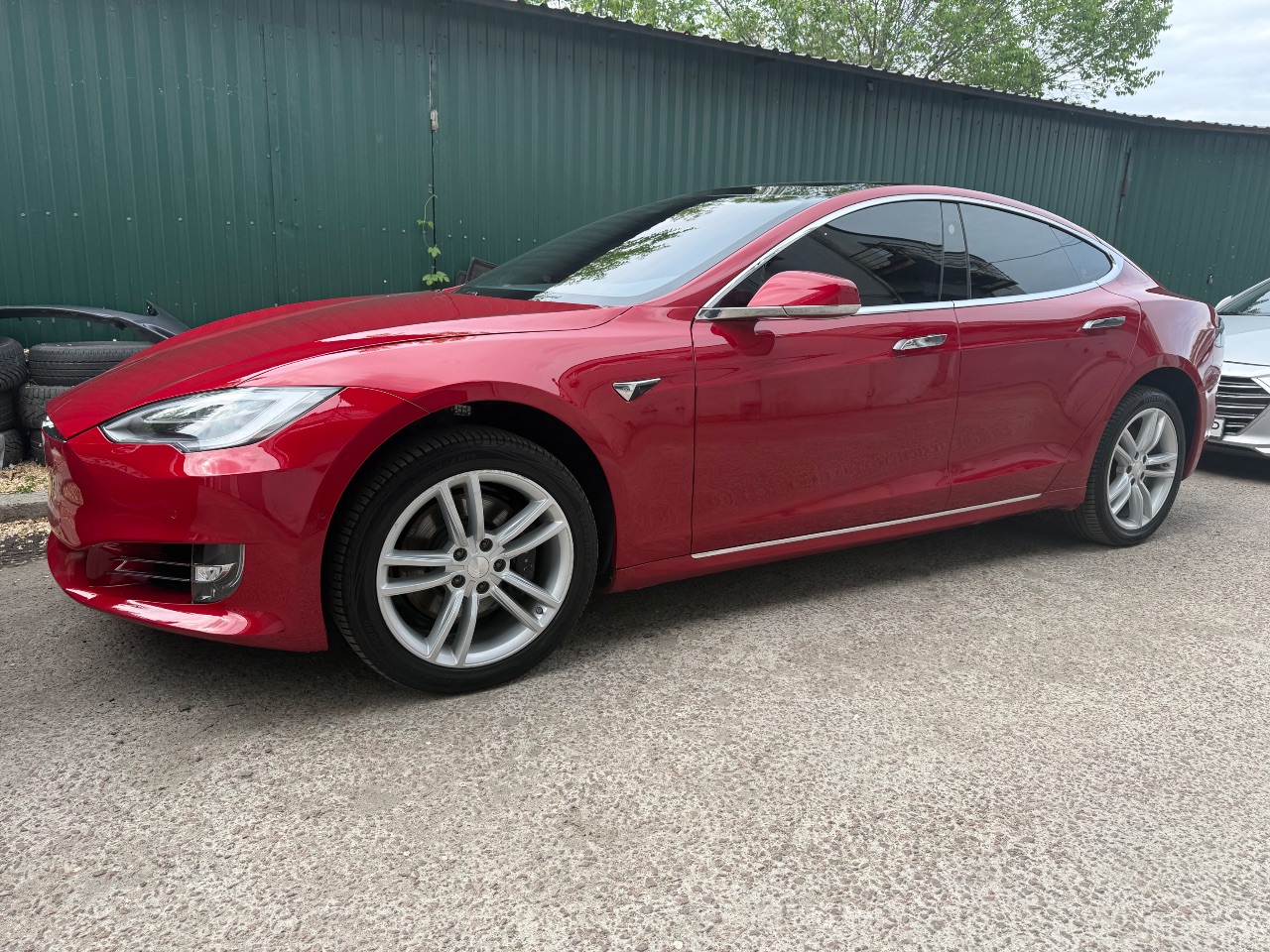 Tesla Model S - фото 30