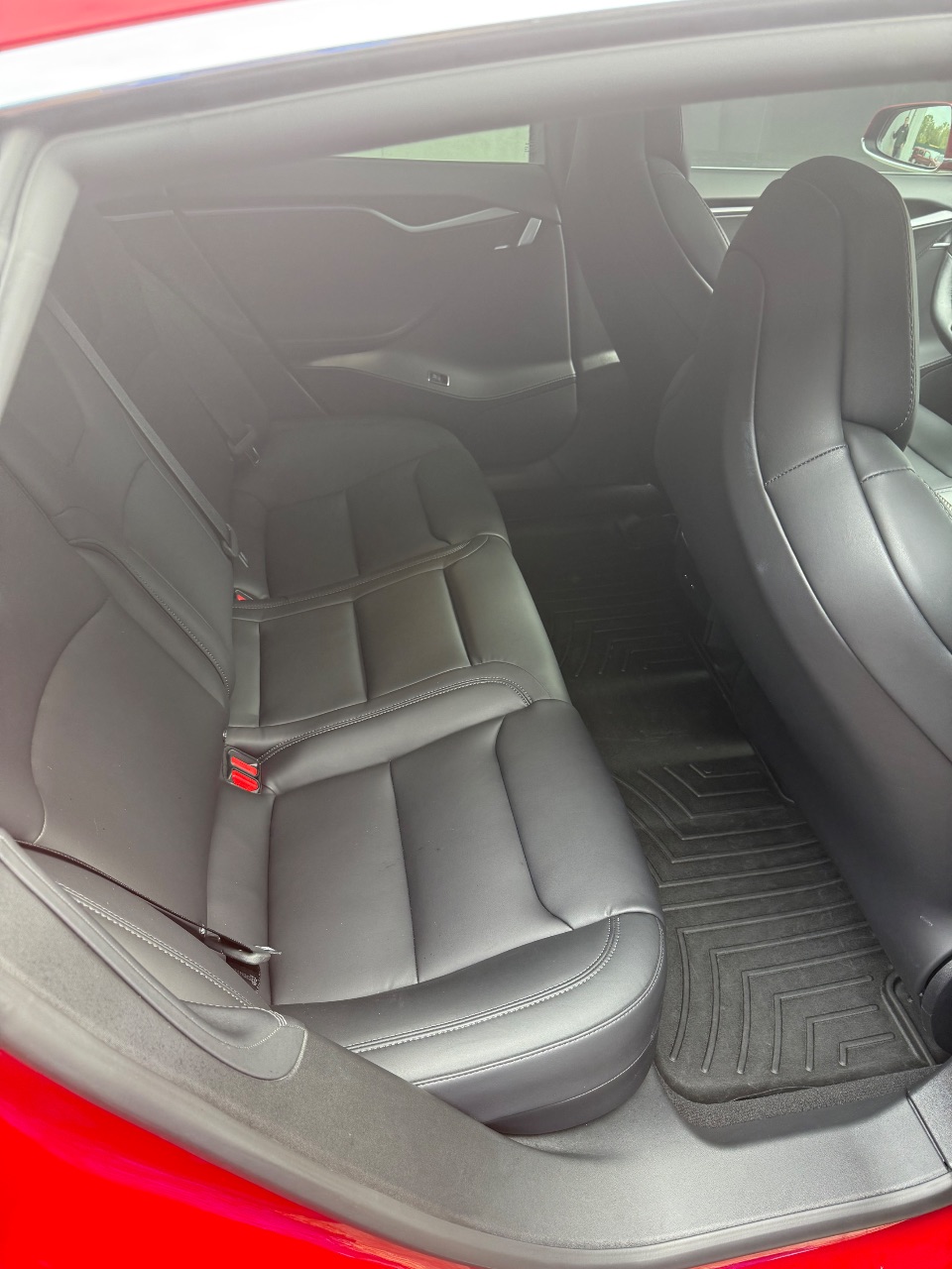 Tesla Model S - фото 11