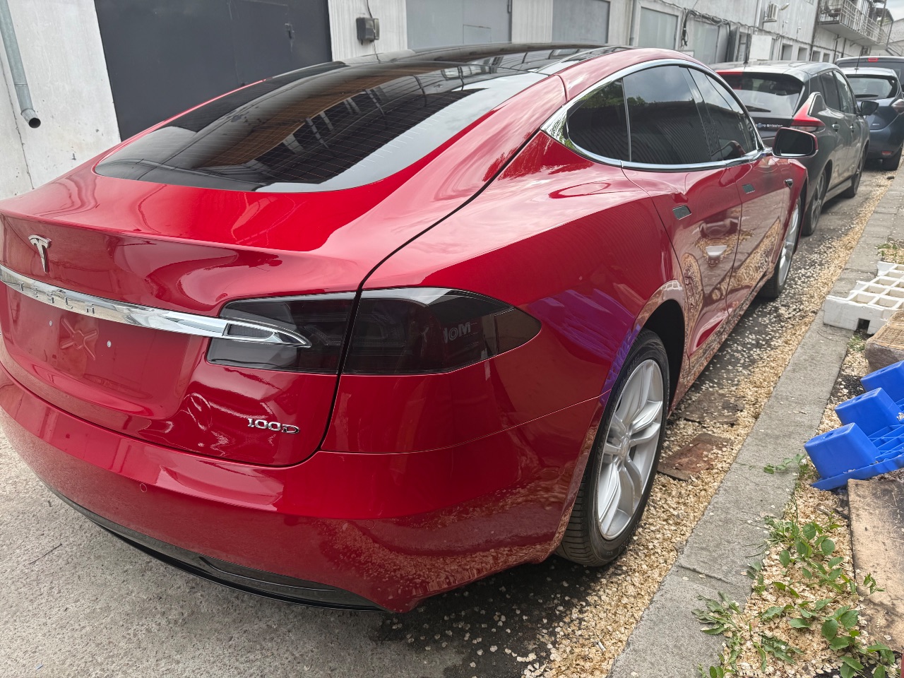 Tesla Model S - фото 24