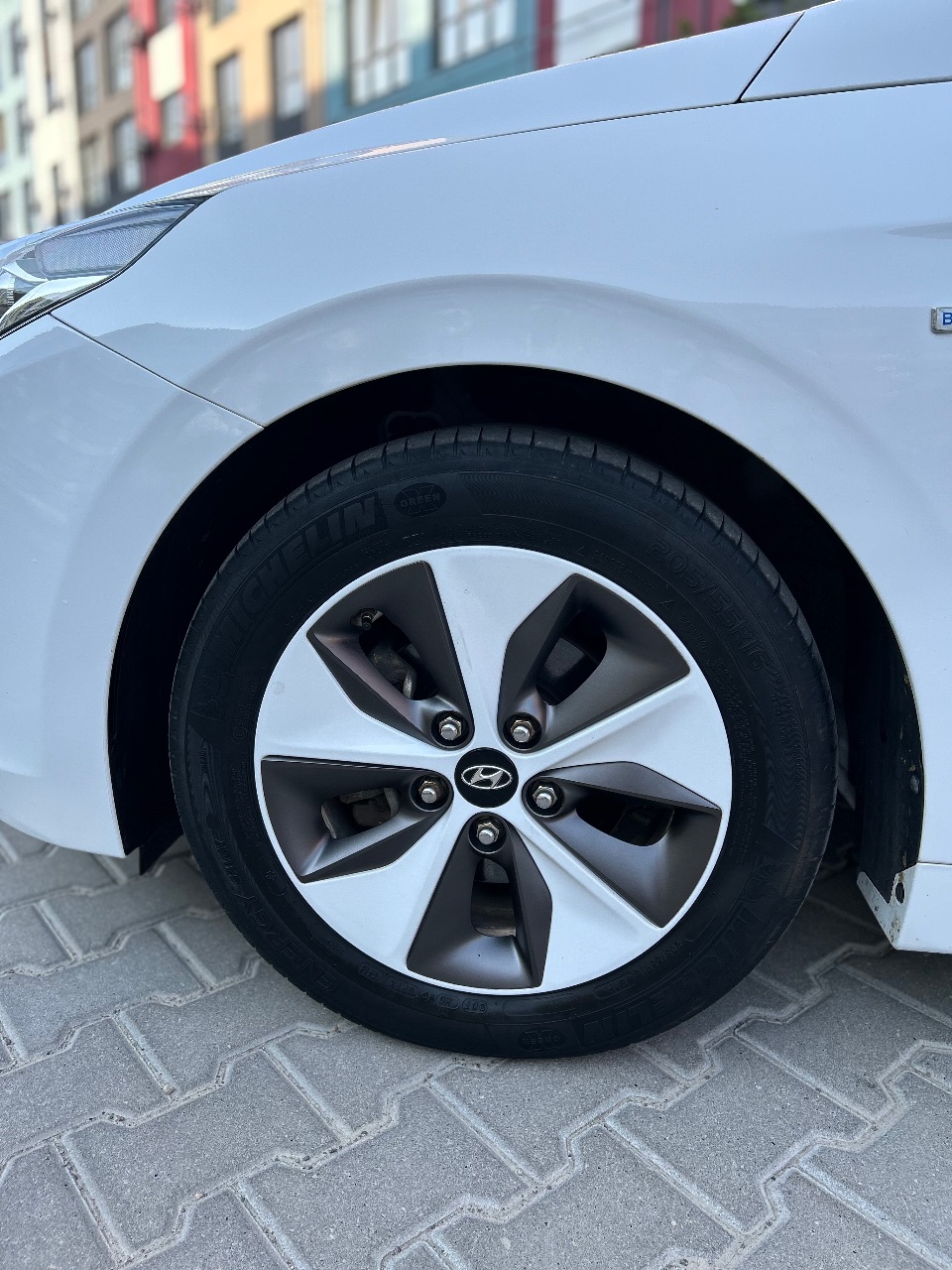 Hyundai IONIQ - фото 3