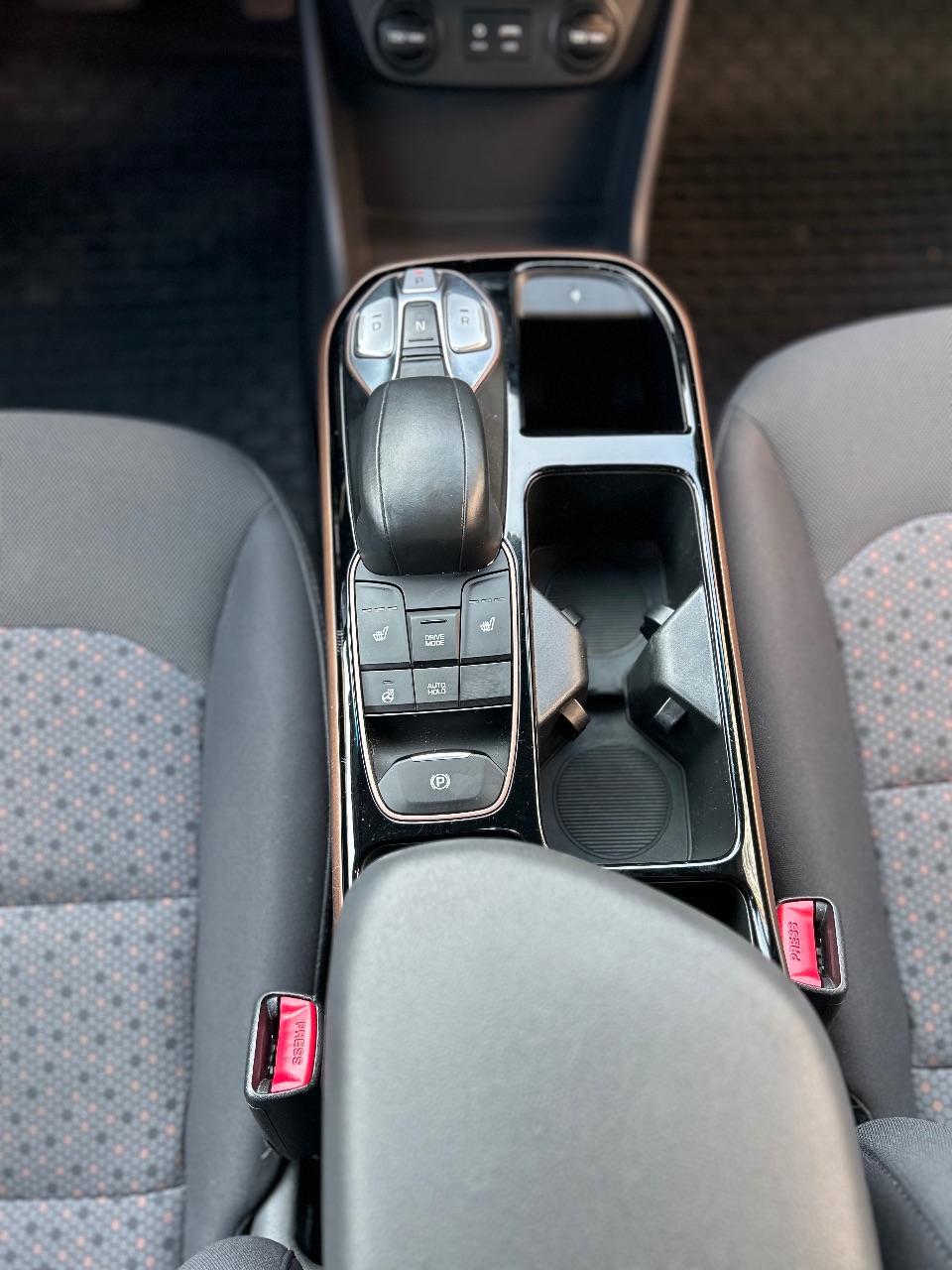 Hyundai IONIQ - фото 8