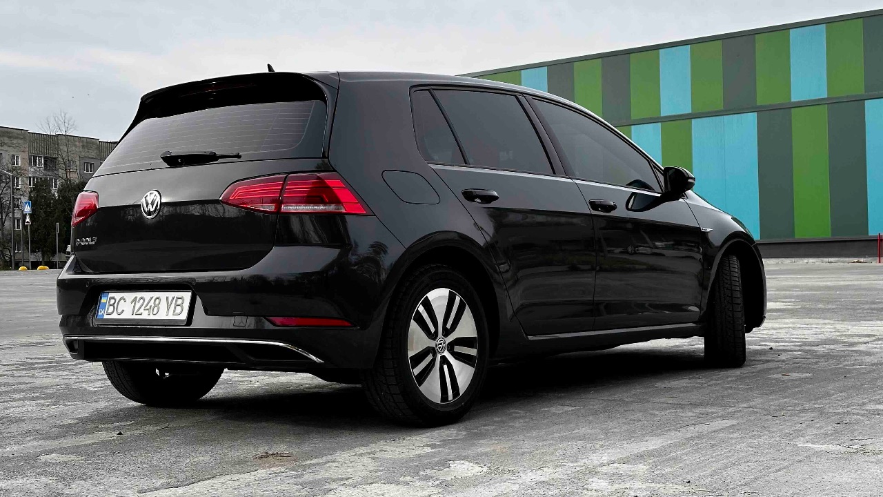 Volkswagen Golf - фото 6