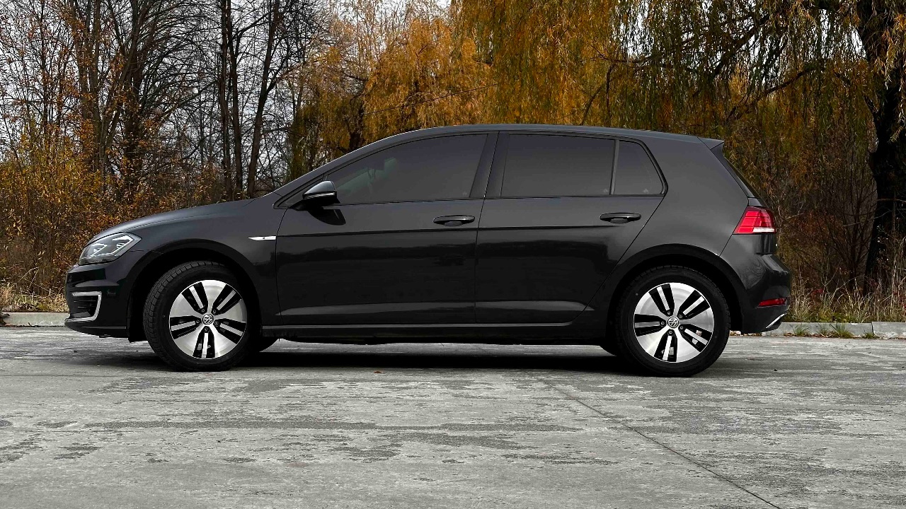 Volkswagen Golf - фото 8