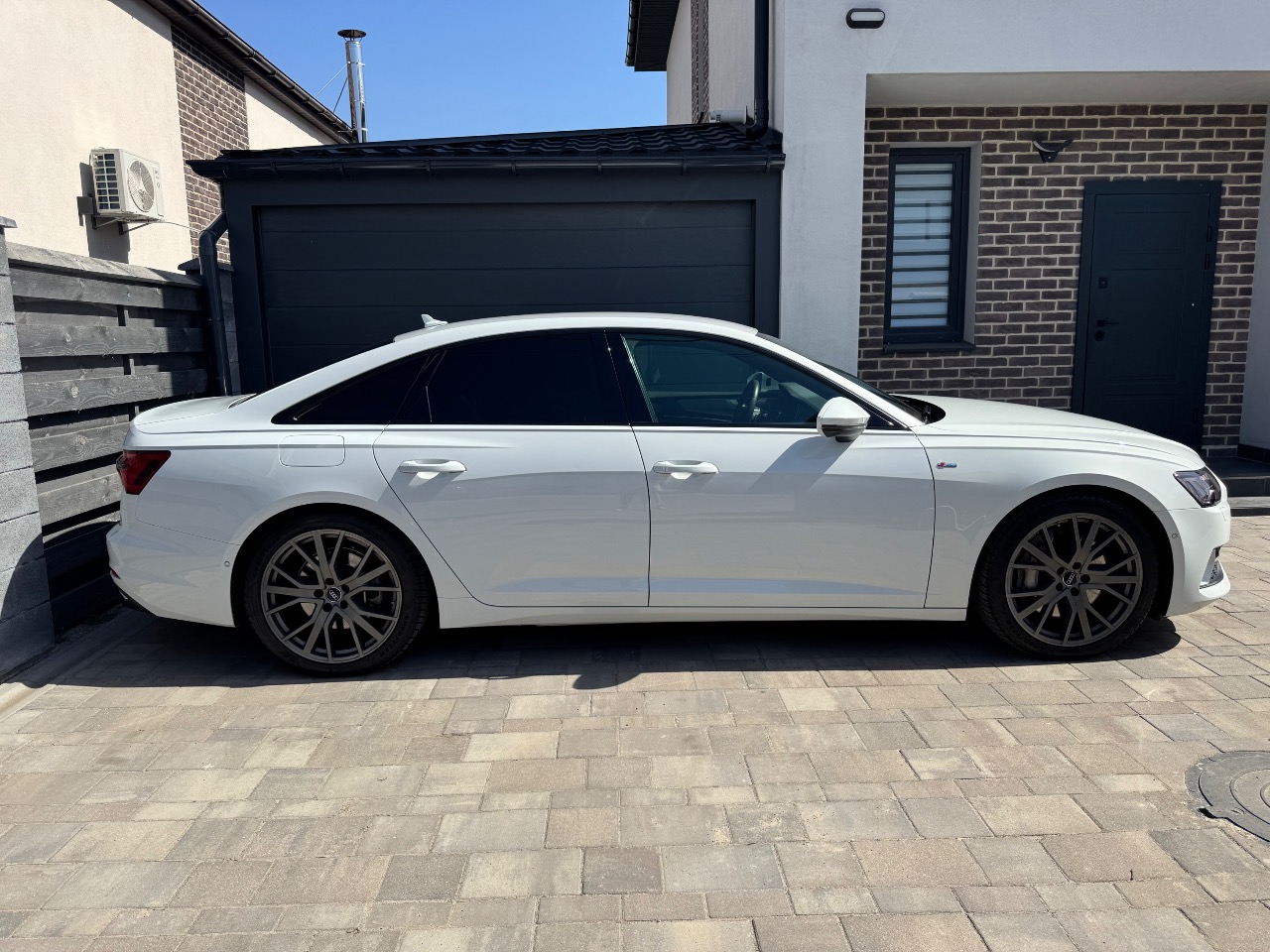 Audi A6 - фото 20