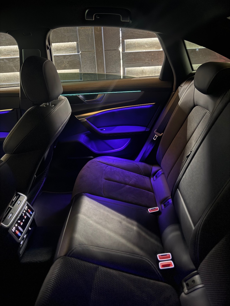 Audi A6 - фото 30