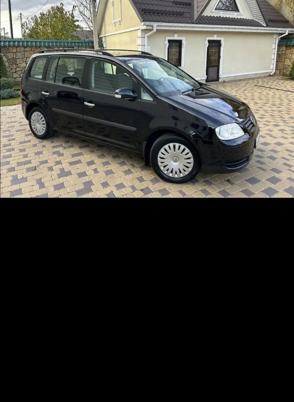 Volkswagen Touran - фото 1