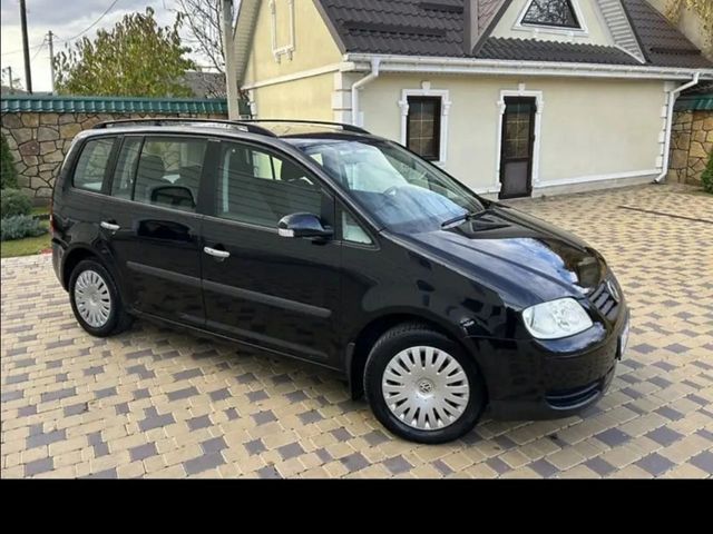 Volkswagen Touran - фото 1