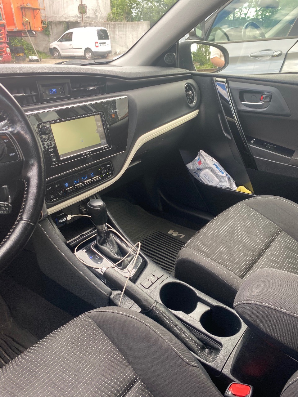 Toyota Avensis - фото 10