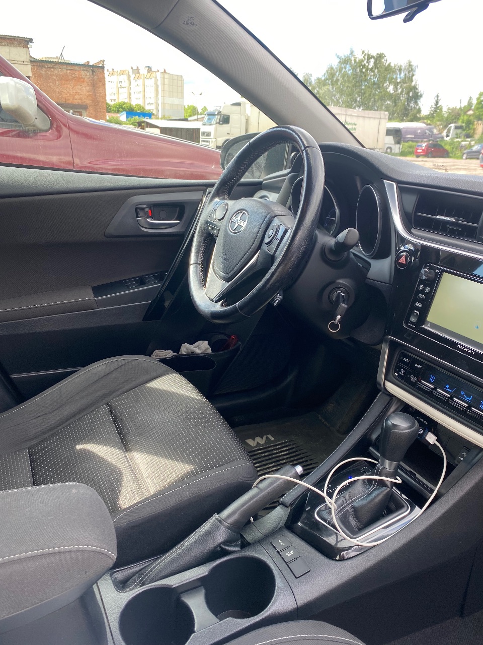 Toyota Avensis - фото 3