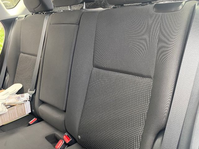 Toyota Avensis - фото 4