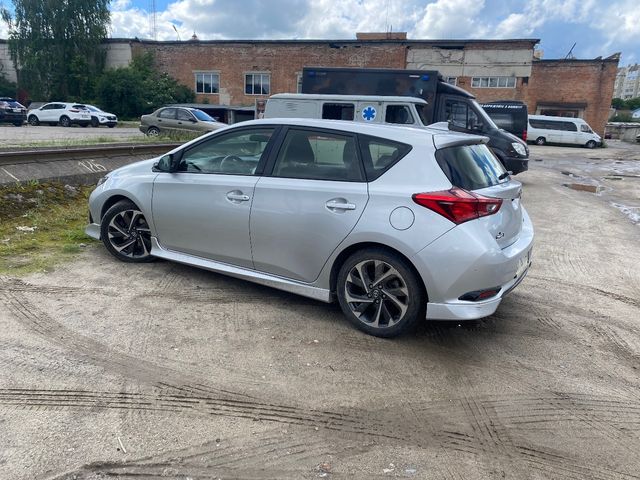 Toyota Avensis - фото 2