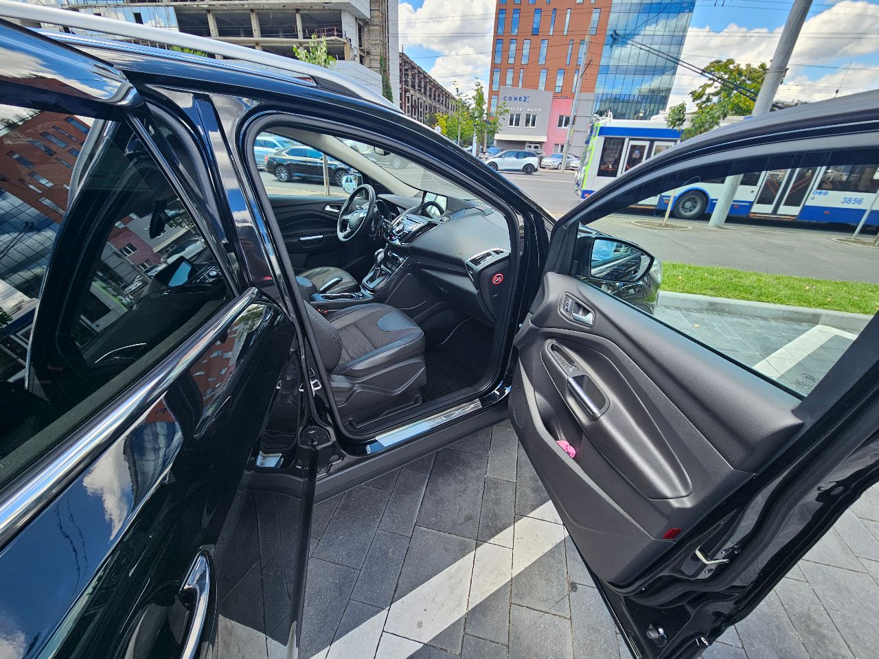 Ford Kuga - фото 16