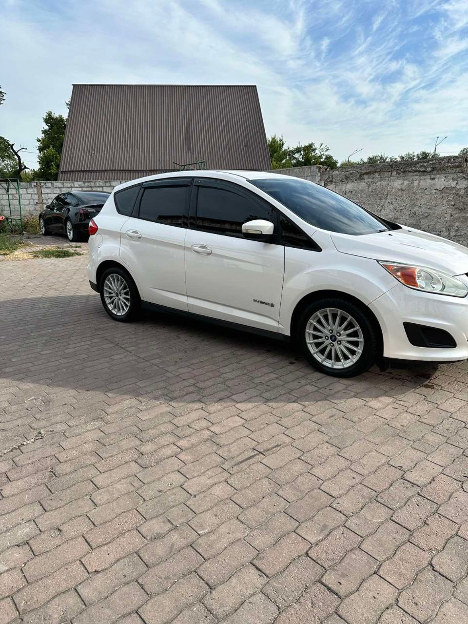 Ford C-MAX - фото 9