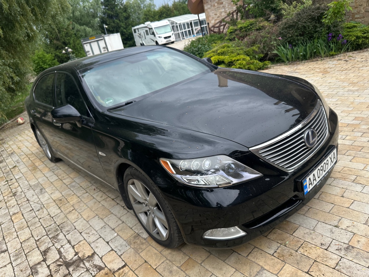 Lexus LS - фото 1