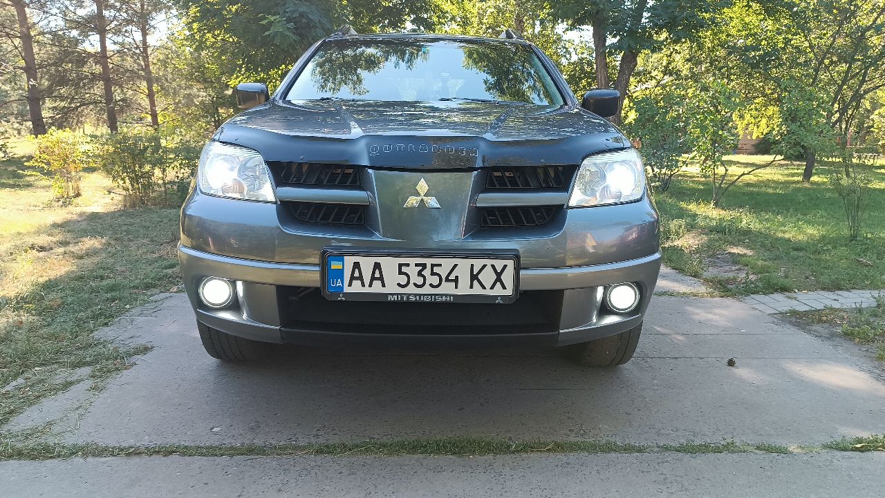 Mitsubishi Outlander - фото 1