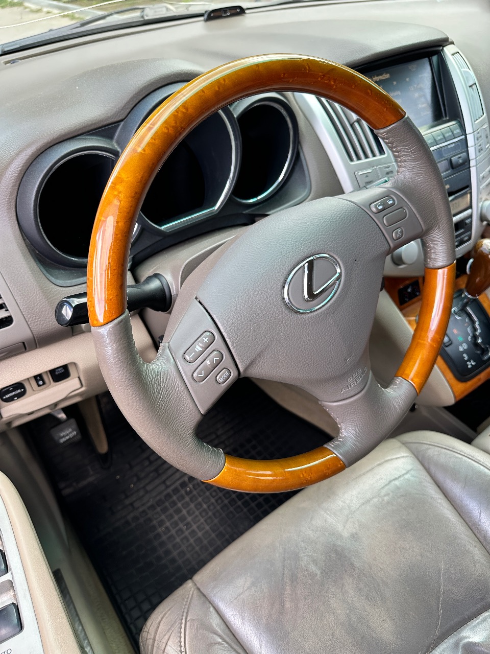 Lexus RX - фото 5