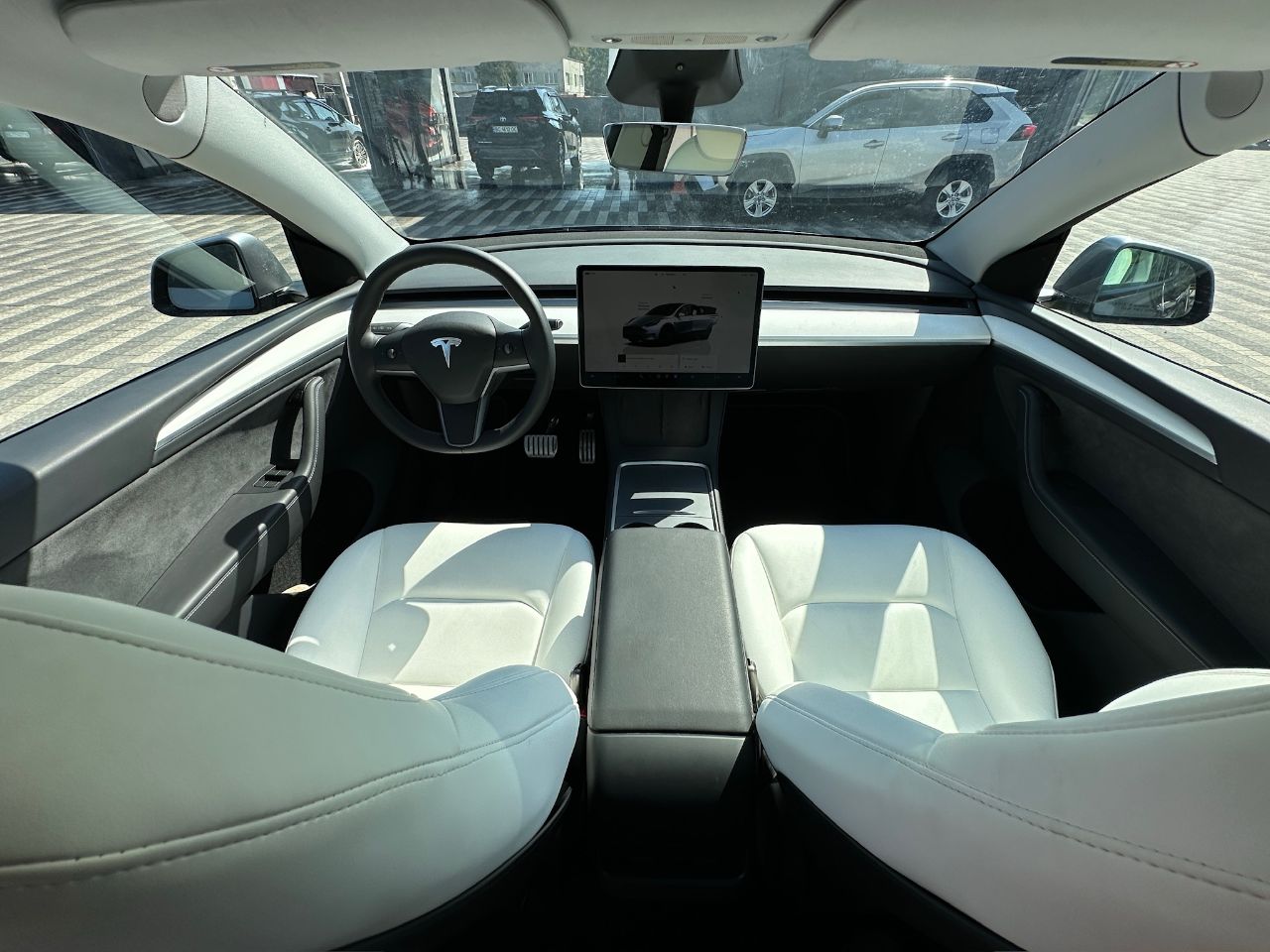 Tesla Model Y - фото 24