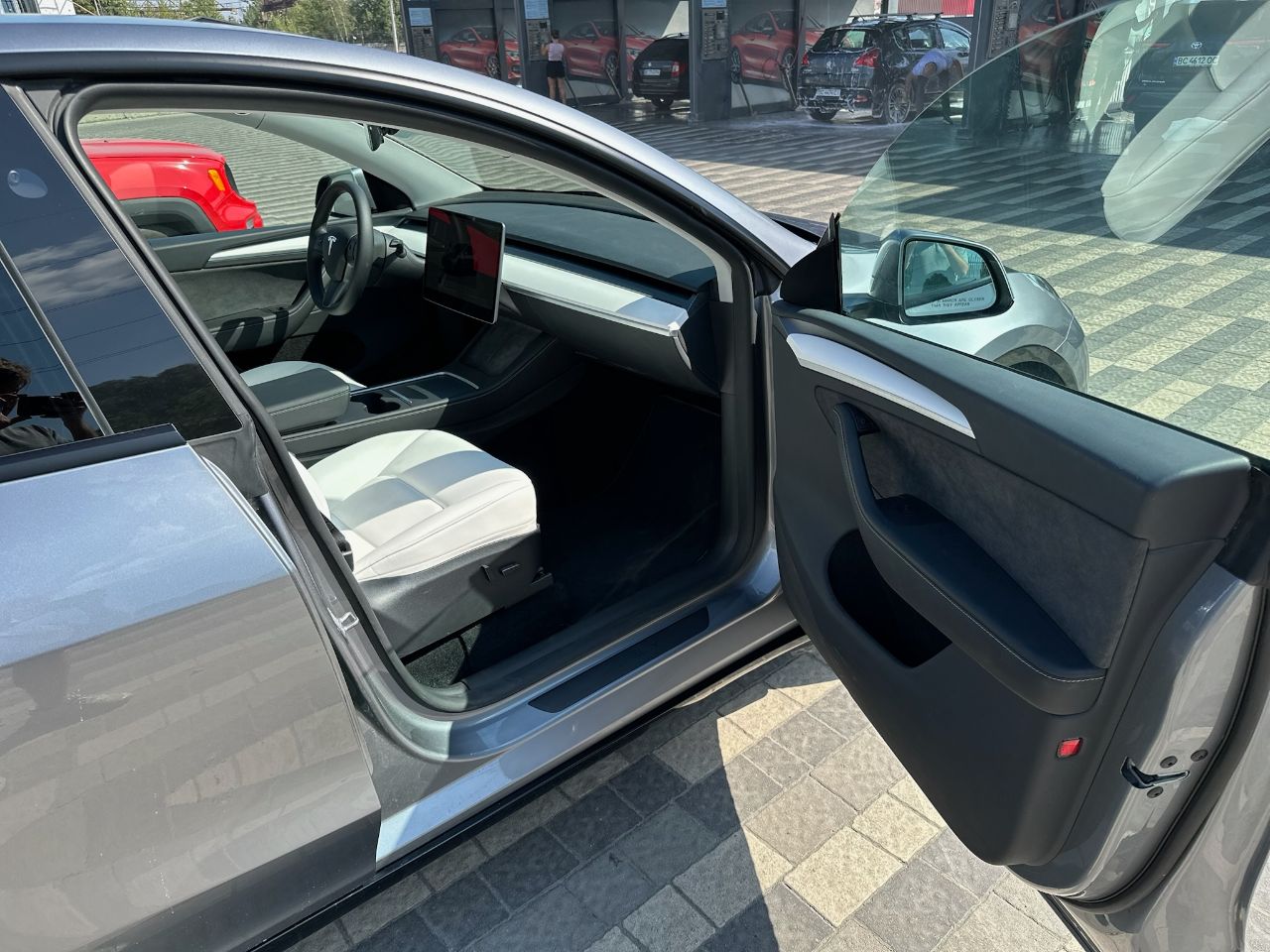 Tesla Model Y - фото 16
