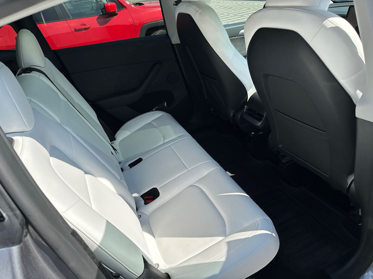 Tesla Model Y - фото 18