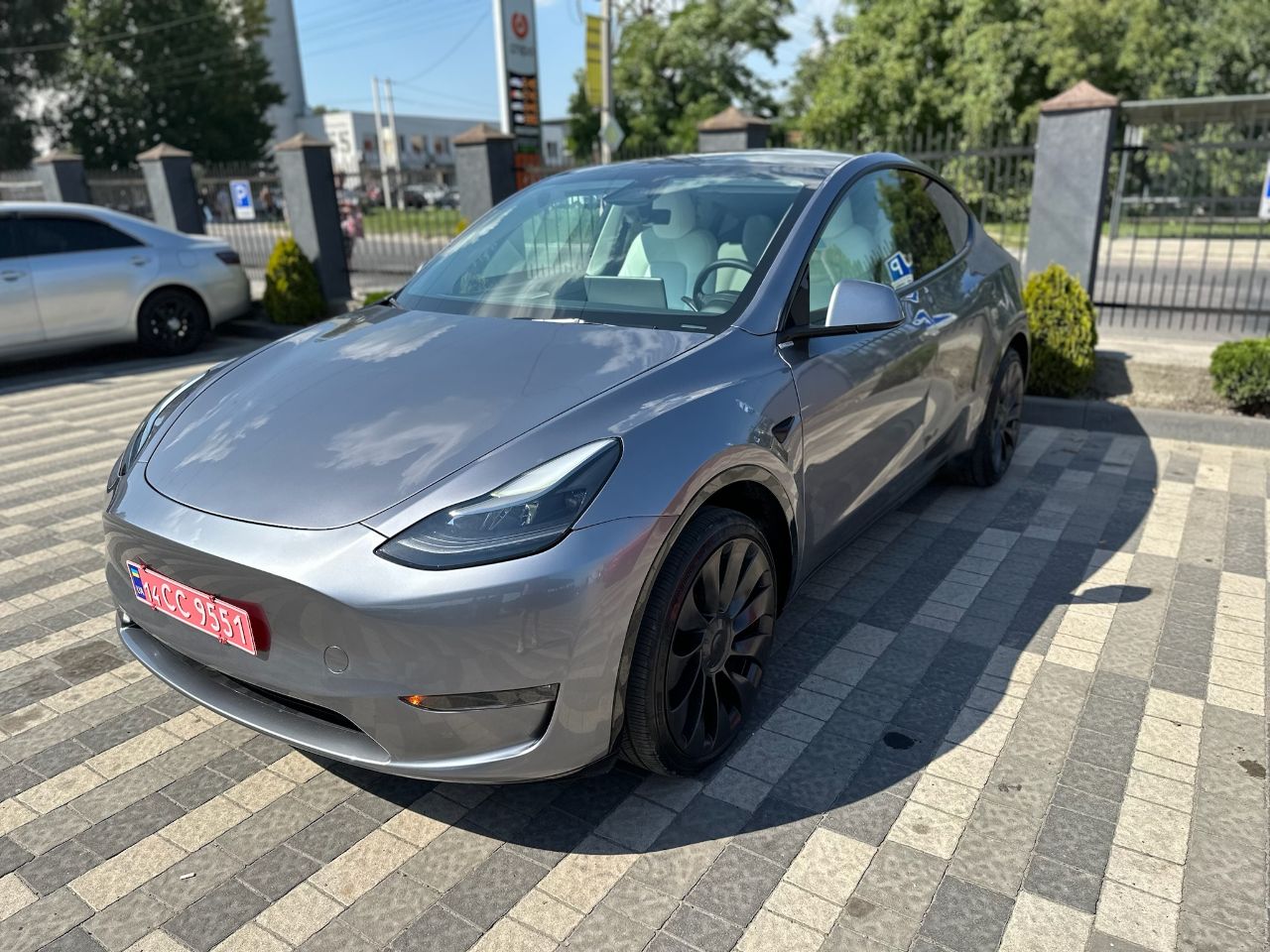 Tesla Model Y - фото 3