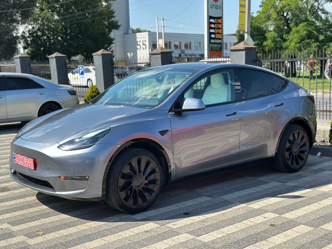 Tesla Model Y - фото 4