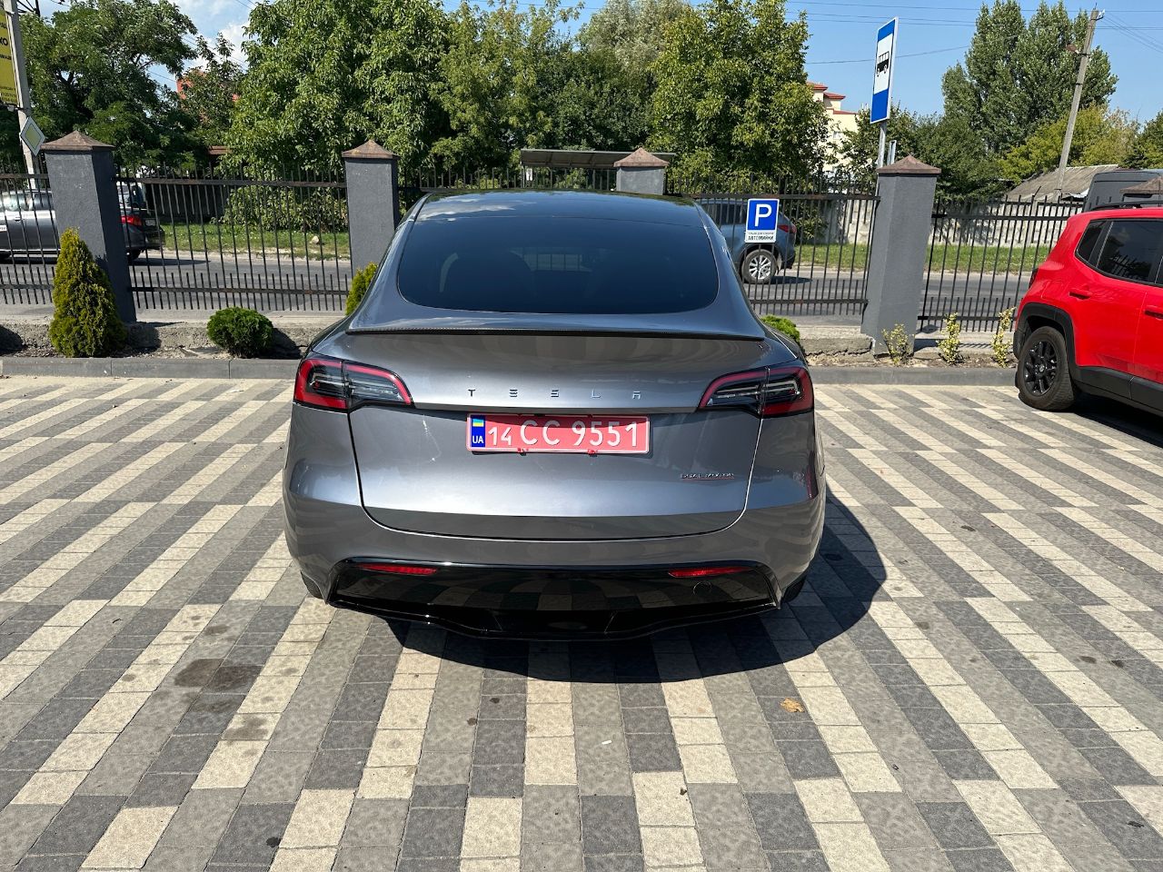 Tesla Model Y - фото 13